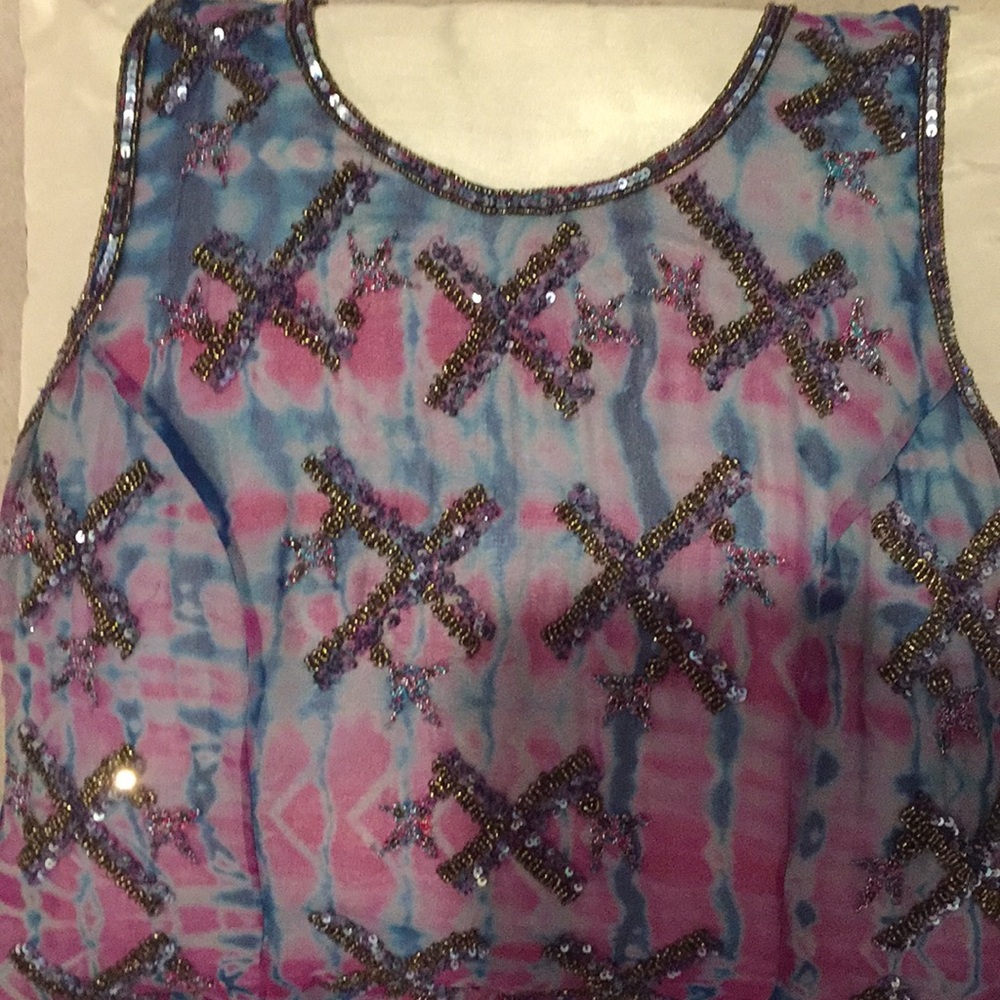 Exquisite shear silk shirt. Never worn. - Picture 4 of 7